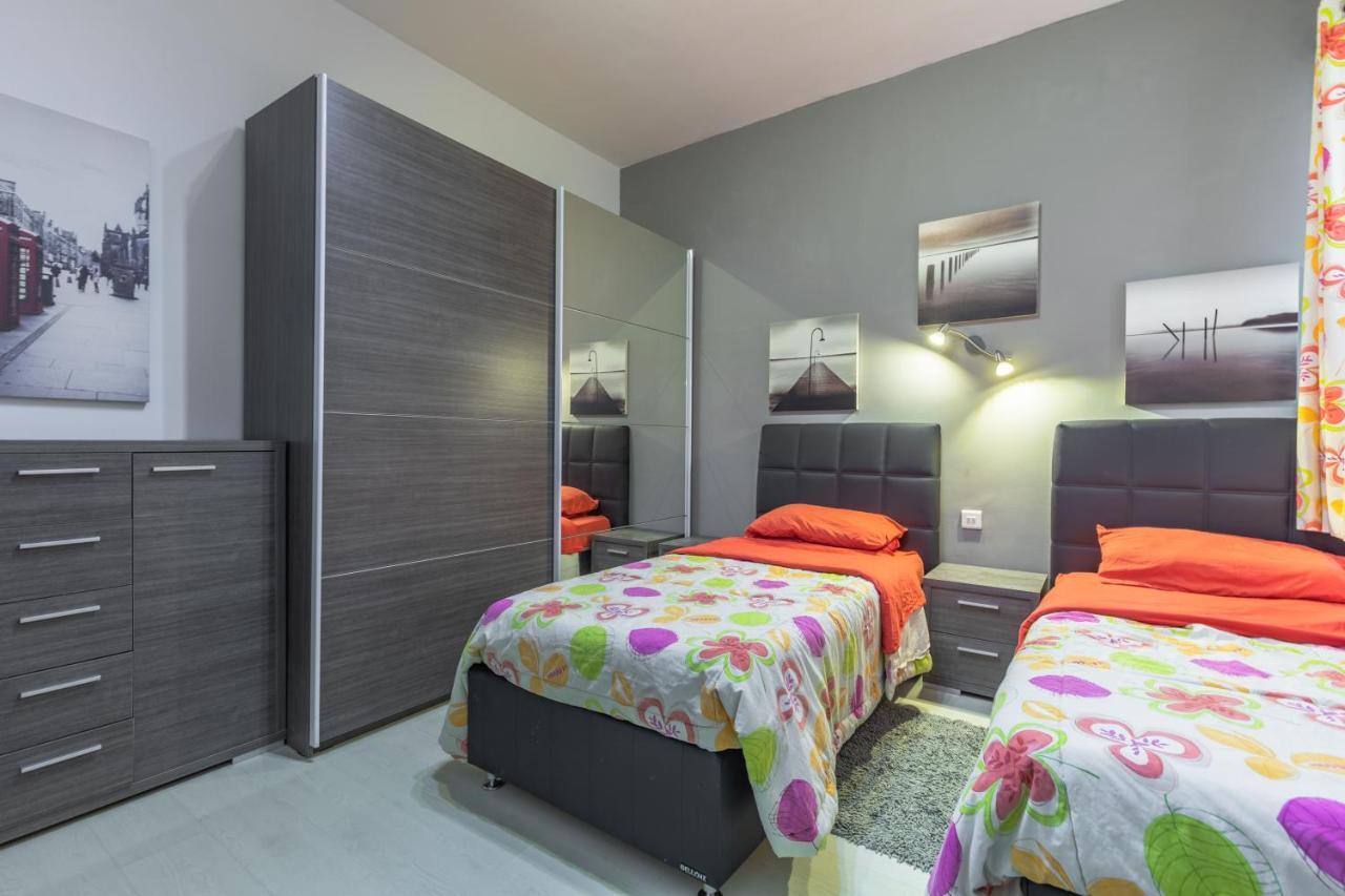 Modern Three Bedroom In *