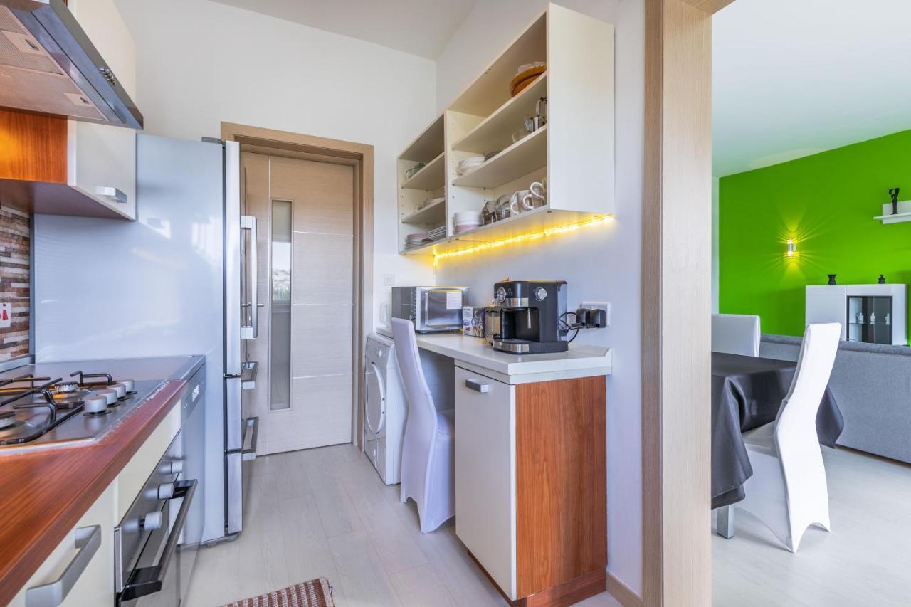 Modern Three Bedroom In Appartement